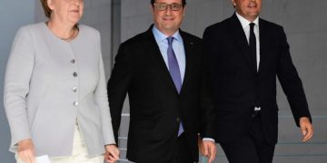 (L-R) German Chancellor Angela Merkel, French President Francois Hollande and Italy's Prime Minister Matteo Renzi arrive for a press conference ahead of talks following the Brexit referendum at the chancellery in Berlin, on June 27, 2016.
Britain's shock decision to leave the EU forces German Chancellor Angela Merkel into the spotlight to save the bloc, but true to her reputation for prudence, she said she would act neither hastily nor nastily. / AFP / John MACDOUGALL        (Photo credit should read JOHN MACDOUGALL/AFP/Getty Images)