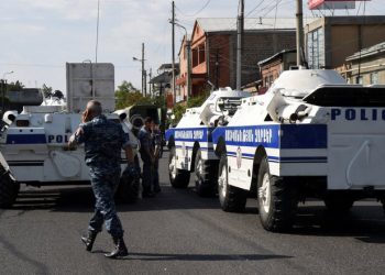 Policemen block a street after a group of armed men seized a police station along with an unknown number of hostages, according the country's security service, in Yerevan, Armenia, July 17, 2016. REUTERS/Melik Baghdasaryan/Photolure EDITORIAL USE ONLY. NO RESALES. NO ARCHIVE