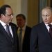 PARIS, FRANCE - JUNE 05:  French President Francois Hollande (L) escorts Russian President Vladimir Putin after their meeting and dinner at the Elysee Palace on June 5, 2014, in Paris, France. Russian President Vladimir Putin met for talks with French President Francois Hollande, as world leaders engaged in a bout of shuttle diplomacy over Ukraine ahead of D-Day ceremonies.   (Photo by Thierry Chesnot/Getty Images)