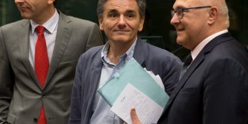 Newly appointed Greek Finance Minister Euclid Tsakalotos (C) is welcomed by Eurogroup President Jeroen Dijsselbloem (L) and French Finance Minister Michel Sapin at a euro zone finance ministers meeting on the situation in Greece in Brussels, Belgium, July 7, 2015. Greece faces a last chance to stay in the euro zone on Tuesday when Prime Minister Alexis Tsipras puts proposals to an emergency euro zone summit after Greek voters resoundingly rejected the austerity terms of a defunct bailout. REUTERS/Philippe Wojazer