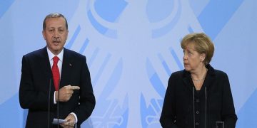 German Chancellor Angela Merkel (R) and Turkish Prime Minister Tayyip Erdogan address the media after talks in Berlin October 31, 2012. REUTERS/Tobias Schwarz (GERMANY - Tags: POLITICS) - RTR39T8F