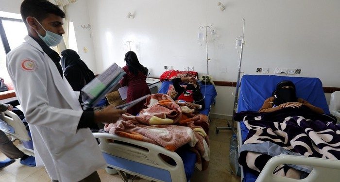 epa05959672 Cholera-infected Yemeni women receive treatment at a hospital in Sana'a, Yemen, 12 May 2017. According to World Health Organization, an acute cholera outbreak in Yemen has claimed the lives of at least 51 people across the conflict-plagued Arab country over the past two weeks, estimating that 7.6 million Yemenis live in areas with a high risk of cholera transmission.  EPA/YAHYA ARHAB