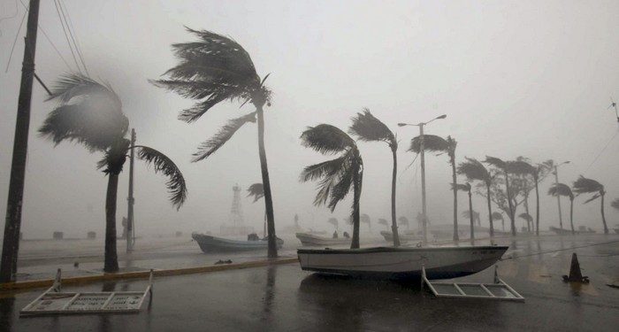 A picture dated 17 September 2010 shows the wind hitting on the beaches of the city of Veracruz. Hurricane Karl hit on the east coast of Mexico with category three. Photo Jorge Reyes/dpa