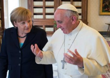 Bundeskanzlerin Angela Merkel und Papst Franziskus nach ihrem Treffen im Vatikan. Foto: Pool / Bundesregierung / Bergmann