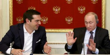 Russian President Vladimir Putin (R) and Greek Prime Minister Alexis Tsipras attend a signing ceremony at the Kremlin in Moscow, April 8, 2015. Greek Prime Minister Alexis Tsipras did not ask for financial aid at talks in Moscow on Wednesday but Russia could provide credits for large joint projects in the future, President Vladimir Putin said. REUTERS/Alexander Zemlianichenko/Pool       TPX IMAGES OF THE DAY