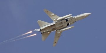 A Sukhoi Su-24 jet fighter drops flares during a joint Kazakh-Russian millitary exercise at Otar millitary range, some 150 km (93 miles) west of Almaty October 3, 2008.  REUTERS/Shamil Zhumatov (KAZAKHSTAN) - RTX96LP