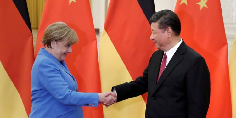 FILE PHOTO: China's President Xi Jinping meets German Chancellor Angela Merkel at the Great Hall of the People in Beijing, China, May 24, 2018. REUTERS/Jason Lee/File Photo