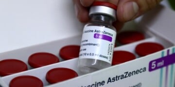 Η ΕΕ σέρνει την AstraZeneca στα δικαστήρια