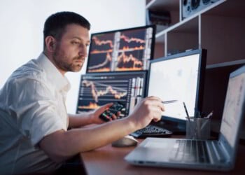 Trader, broker, stockmartket, charts, χρηματιστήριο, ομόλογα