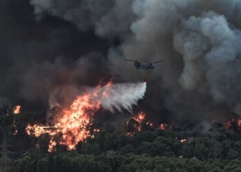 Φωτιά στη βαρυμπόμπη