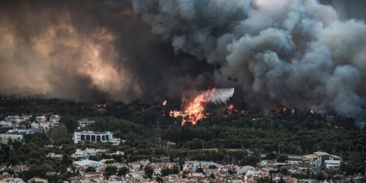 Φωτιά στη Βαρυμπόμπη