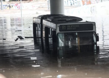 Λεωφορείο πλημμυρισμένο, κακοκαιρία Μπάλλος