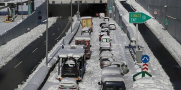 Αττική Οδός αποκλεισμένα αυτοκίνητα