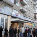 Bank run στην Ουκρανία: Ουρές έξω από τράπεζες