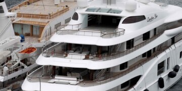 Ένα ακόμη mega-yacht, το τρίτο στη σειρά και αυτή τη φορά στην Ιταλία κατάσχεσαν οι ευρωπαϊκές αρχές από Ρώσο ολιγάρχη στο πλαίσιο εφαρμογής των κυρώσεων