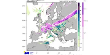 Αντίθετα, η Ανατολική Ευρώπη θα δεχθεί πολύ θερμές αέριες μάζες, αλλά και πολύ πυκνές ομίχλες που πιθανόν δεν θα αφήσουν τη θερμοκρασία στο έδαφος να ανέβει σε ακραία υψηλά επίπεδα. 