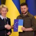 European Commission President Ursula von der Leyen shakes hands with Ukrainian President Volodymyr Zelenskiy as they attend a news conference, as Russia's invasion of Ukraine continues, in Kyiv, Ukraine, April 8, 2022. REUTERS/Janis Laizans