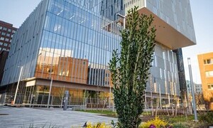 Title: Bayer’s new Research Center is located in the top two floors.