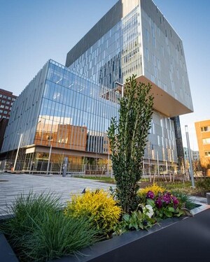 Title: Bayer’s new Research Center is located in the top two floors.