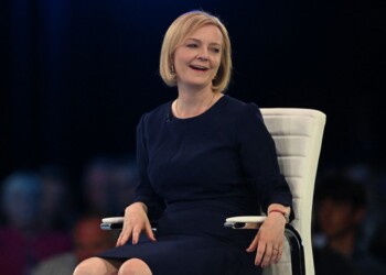 Liz Truss sittig