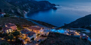 To Petani Bay Hotel – Adults Only διαθέτει μοναδικές σουίτες υψηλών ποιοτικών προδιαγραφών σε μία προνομιακή τοποθεσία στην Κεφαλονιά