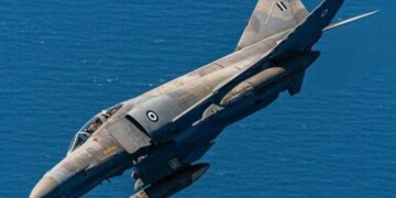 Πτώση F-4: Νεκρός ανασύρθηκε ο ένας πιλότος - Συνεχίζονται οι έρευνες για τον δεύτερο