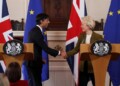 British Prime Minister Rishi Sunak and European Commission President Ursula von der Leyen shake hands as they hold a news conference at Windsor Guildhall, Britain, February 27, 2023. Dan Kitwood/Pool via REUTERS