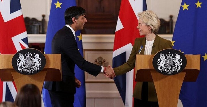 British Prime Minister Rishi Sunak and European Commission President Ursula von der Leyen shake hands as they hold a news conference at Windsor Guildhall, Britain, February 27, 2023. Dan Kitwood/Pool via REUTERS