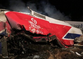 Τουλάχιστον 32 νεκροί και 85 τραυματίες είναι ο έως τώρα απολογισμός της σύγκρουσης δύο τρένων στην περιοχή "Ευαγγελισμός" λίγο πριν την κοιλάδα των Τεμπών.