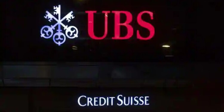 Στη UBS καταλήγει τελικά η Credit Suisse, μετά από αναθεώρηση της προσφοράς που είχε υποβάλλει η πρώτη που οδήγησε σε διπλασιασμό του αρχικού τιμήματος