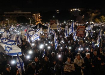 Η καρατόμηση του υπουργού Άμυνας ξεχείλισε το ποτήρι της κοινωνικής ανοχής - Πυρομανή μεταξύ εμπρηστικών χαρακτηρίζουν τον Μπίμπι και την κυβέρνησή του τα Media