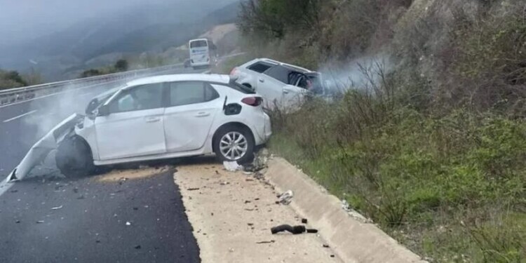 Νέο, αυτή τη φορά πολύνεκρο τροχαίο, προκάλεσε η αστυνομία στην Αλεξανδρούπολη, επιμένοντας σε πεπερασμένες πρακτικές καταδίωξης