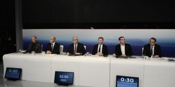 Debate των πολιτικών αρχηγών για τις εκλογές της 21ης Μαΐου, στο Ραδιομέγαρο της ΕΡΤ, Τετάρτη 10 Μαΐου 2023.  Στο debate συμμετείχαν οι αρχηγοί των κοινοβουλευτικών κομμάτων, Κυριάκος Μητσοτάκης (Νέα Δημοκρατία), Αλέξης Τσίπρας (ΣΥΡΙΖΑ-ΠΣ), Νίκος Ανδρουλάκης (ΠΑΣΟΚ-Κίνημα Αλλαγής), Δημήτρης Κουτσούμπας (ΚΚΕ), Κυριάκος Βελόπουλος (Ελληνική Λύση), Γιάνης Βαρουφάκης (ΜέΡΑ25). Οι δημοσιογράφοι των έξι τηλεοπτικών καναλιών πανελλαδικής εμβέλειας που συμμετείχαν, Μάρα Ζαχαρέα (STAR), Σία Κοσιώνη (ΣΚΑΪ), Γιώργος Παπαδάκης (ΑΝΤ1), Αντώνης Σρόιτερ (ALPHA), Παναγιώτης Στάθης (OPEN) και Ράνια Τζίμα (MEGA) ενώ την συζήτηση συντόνισε ο δημοσιογράφος της ΕΡΤ, Γιώργος Κουβαράς.
(ΜΙΧΑΛΗΣ ΚΑΡΑΓΙΑΝΝΗΣ/EUROKINISSI)