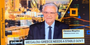 Μεγάλου στο Bloomberg: Ψήφος εμπιστοσύνης στην κυβέρνηση οι εκλογές