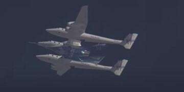 Επιτυχής ήταν η πρώτη εμπορική πτήση της Virgin Galactic του Βρετανού δισεκατομμυριούχου Ρίτσαρντ Μπράνσον, καθώς το πυραυλοκίνητο αεροσκάφος της εταιρείας προσγειώθηκε με ασφάλεια στο Νέο Μεξικό των ΗΠΑ.