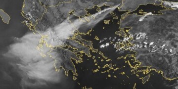 Φωτιές στην Ελλάδα: 110.000 τετρ. χιλιόμετρα καλύπτει ο καπνός