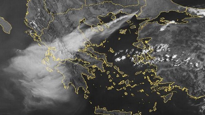 Φωτιές στην Ελλάδα: 110.000 τετρ. χιλιόμετρα καλύπτει ο καπνός