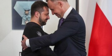 Poland's President Andrzej Duda greets Ukrainian President Volodymyr Zelenskiy at the Presidential Palace in Warsaw, Poland, April 5, 2023. REUTERS/Kacper Pempel