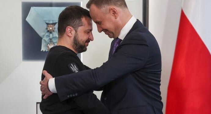 Poland's President Andrzej Duda greets Ukrainian President Volodymyr Zelenskiy at the Presidential Palace in Warsaw, Poland, April 5, 2023. REUTERS/Kacper Pempel