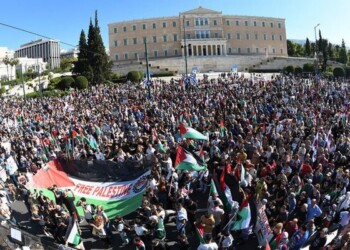 Καθώς οι νεκροί αυξάνονται προσεγγίζοντας τους 10 χιλιάδες, με τα 4500 εξ αυτών να είναι παιδιά, κλιμακώνονται και οι αντιδράσεις σε ολόκληρο τον κόσμο και την Ελλάδα για την ωμή βία του Ισραήλ.