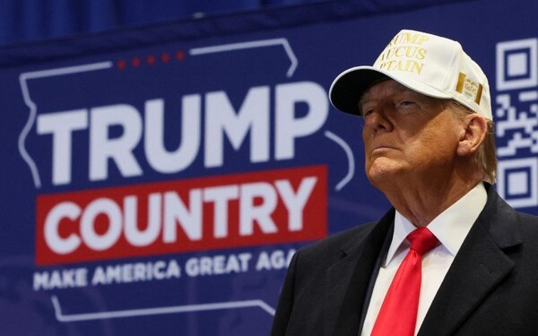 Former U.S. President and Republican presidential candidate Donald Trump campaigns in Indianola, Iowa, U.S., January 14, 2024. REUTERS/Brendan McDermid