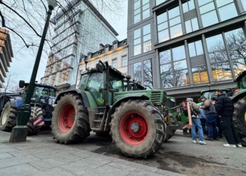 Farmers gather in the center of Brussels, Belgium, Wednesday, Jan. 31, 2024 ahead of a blockade Thursday. Farmers blocked more traffic arteries across Belgium on Wednesday as they sought to disrupt trade at major ports in a continued push for concessions to get better prices for their produce and less bureaucracy to do their work. The rallies, now in their fourth day and part of farming protests across the European Union, have seen only a few hundred tractors snarl traffic across the nation of 11.5 million. (AP Photo/Sylvain Plazy)