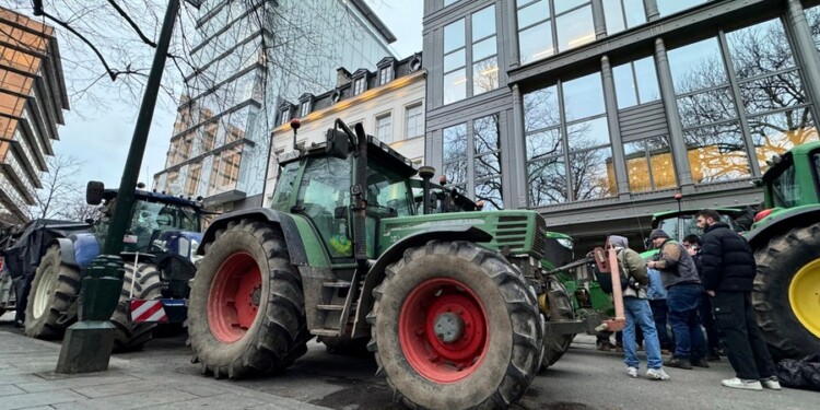 Farmers gather in the center of Brussels, Belgium, Wednesday, Jan. 31, 2024 ahead of a blockade Thursday. Farmers blocked more traffic arteries across Belgium on Wednesday as they sought to disrupt trade at major ports in a continued push for concessions to get better prices for their produce and less bureaucracy to do their work. The rallies, now in their fourth day and part of farming protests across the European Union, have seen only a few hundred tractors snarl traffic across the nation of 11.5 million. (AP Photo/Sylvain Plazy)