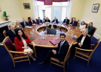 A handout photograph released by the Northern Ireland executive on February 5, 2024 show Britain's Prime Minister Rishi Sunak (2nd R), newly appointed Northern Ireland's First Minster, Sinn Fein's Michelle O'Neill (R), newly appointed Northern Ireland's deputy First Minster, Democratic Unionist Party's Emma Little Pengelly (2nd L) and Britain's Northern Ireland Secretary Chris Heaton-Harris (L) attending a meeting at Stormont Castle, in Stormont. Sunak is on a two-day visit to Northern Ireland, the day after Sinn Fein's Michelle O'Neill made history by becoming its first nationalist leader. (Photo by Kelvin BOYES / NORTHERN IRELAND EXECUTIVE / AFP) / RESTRICTED TO EDITORIAL USE - MANDATORY CREDIT "AFP PHOTO /  NORTHERN IRELAND EXECUTIVE / Kelvin BOYES  " - NO MARKETING NO ADVERTISING CAMPAIGNS - DISTRIBUTED AS A SERVICE TO CLIENTS