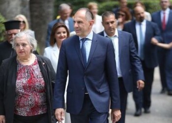 Ε μφανής είναι πλέον η πολιτική και διοικητική δυσλειτουργία στο υπουργείο Εξωτερικών, με τις συγκρούσεις της πολιτικής ηγεσίας να παρεμβάλλονται κα να εκτροχιάζουν ακόμη και τυπικές λειτουργίες