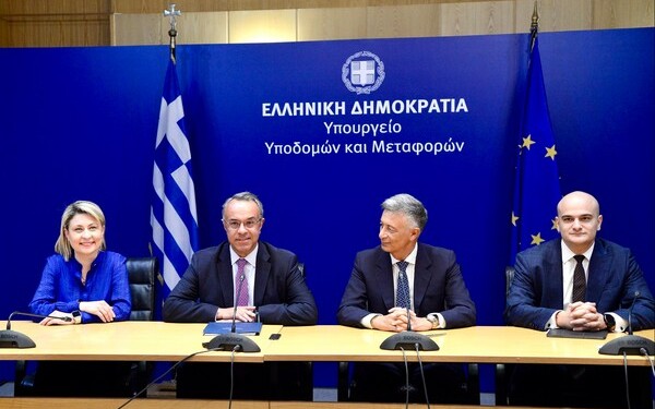 Σύμβαση για την προμήθεια 200 λεωφορείων φυσικού αερίου από την ιταλική Autobus, υπέγραψε ο υπουργός Υποδομών & Μεταφορών Χρήστος Σταϊκούρας.