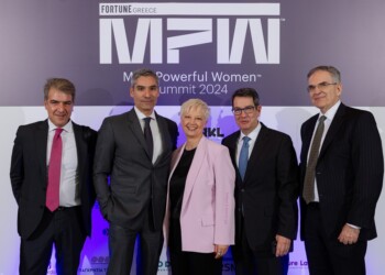 CEO MPW: Από αριστερά προς τα δεξιά: O κ. Σωτήρης Τριπολιτσιώτης Chief Information & Technology Officer της Παγκρήτιας Τράπεζας, ο  κ. Σεραφείμ Χρυσικός, Γενικός Διευθυντής Whole Sale της Παγκρήτιας Τράπεζας, η κυρία Ηρώ Φερεντίνου, Chief Operating & Transformation Officer της Παγκρήτιας Τράπεζας, ο κ. Αντώνης Βουράκης, Γενικός Διευθυντής Λιανικής-Wealth & Ψηφιακής Τραπεζικής Παγκρήτιας Τράπεζας, ο κ. Αντώνης Βαρθολομαίος, Διευθύνων Σύμβουλος της Παγκρήτιας Τράπεζας.