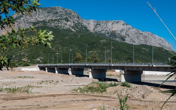 Στη διάθεση των κατοίκων και των επισκεπτών βρίσκεται πλέον η νέα Γέφυρα Ευήνου, που κατασκεύασε η ΤΕΡΝΑ