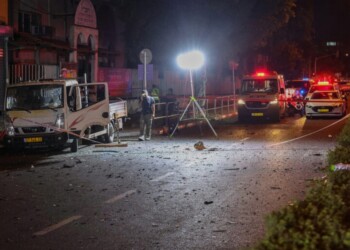 Israeli security and emergency personnel cordon off the site of an explosion in Tel Aviv on August 18, 2024. (Photo by Jack GUEZ / AFP)