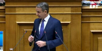 Μέτωπο Μητσοτάκη με τραπεζίτες για να κερδίσει πόντους στην κοινωνία